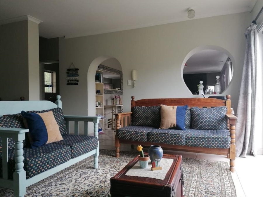 8 Bedroom Property for Sale in Paradise Beach Eastern Cape